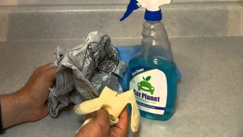 use newspaper to clean windows