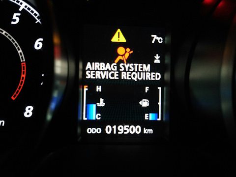 mitsubishi airbag service required