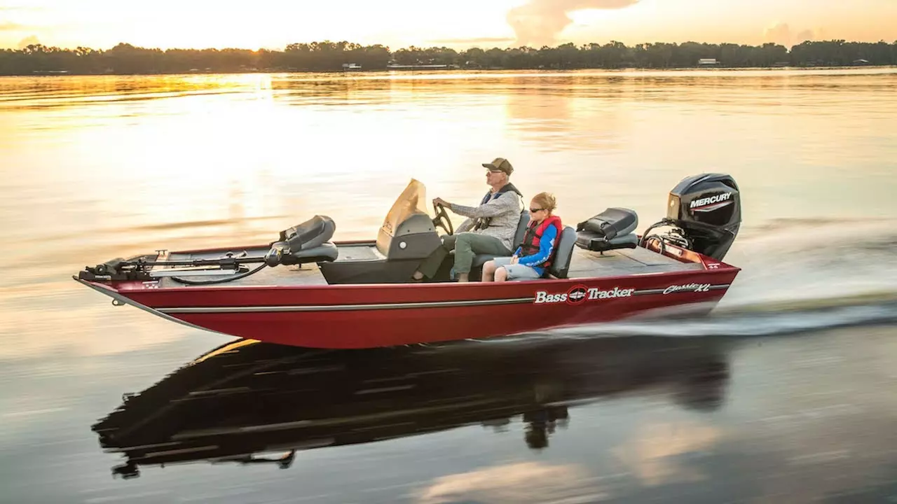 tracker boat