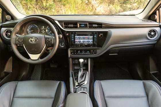 2017-toyota-corolla-xse-cabin-02