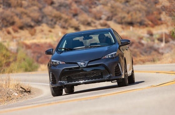 2017-toyota-corolla-xse-front-three-quarter-04