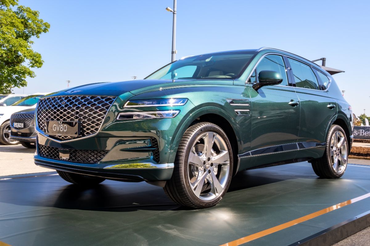 green 2022 genesis gv80.