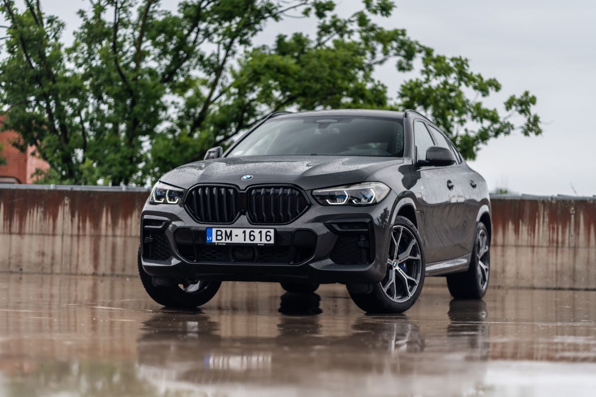 black 2023 bmw x6.